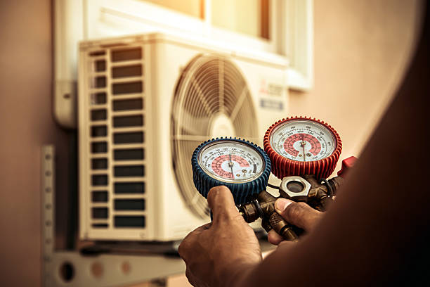 Professional Hvac technician working in Saint Paris, OH